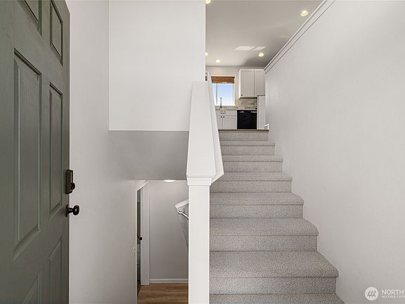 3rd image of 1702 E Hobert Avenue