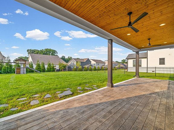 3rd image of 863 Shady Bluff Trl