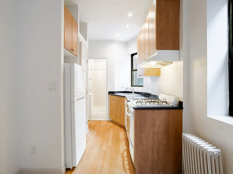 406 W 48th St #5F — Photo 3