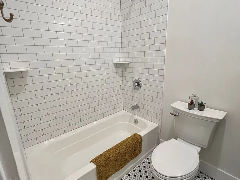 106 E Broad St — Photo 7