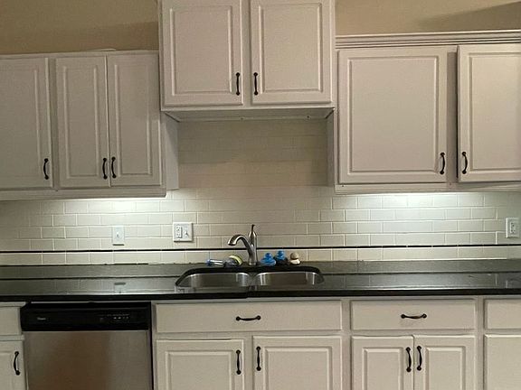 3rd image of 319 S Salina St APT 4