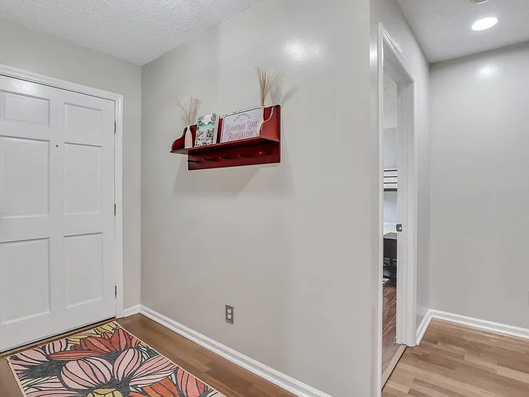 1131 Cobb Rd — Photo 3