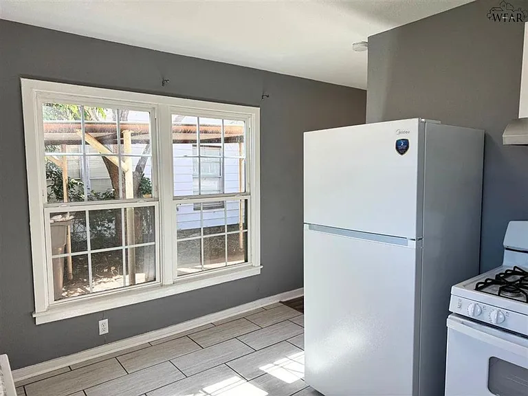 2949 Cunningham Dr — Photo 12
