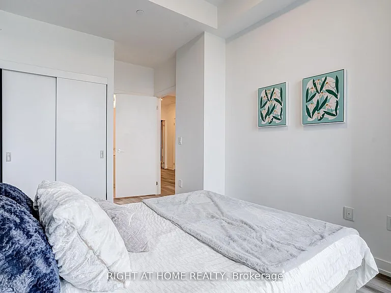 15 Wellington St S #301 — Photo 12