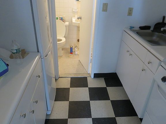3rd image of 323 E 9th St APT 5A
