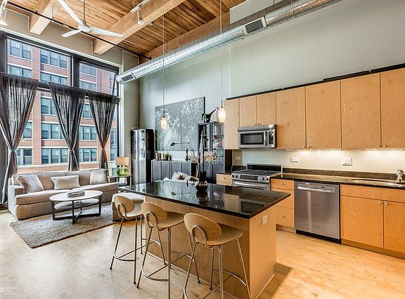 4th image of 2303 S Michigan Ave APT 209