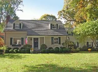 42 Lake Dr S, Riverside, CT 06878