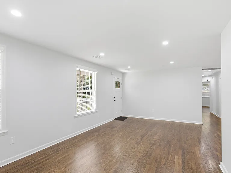 340 Lynn Dr — Photo 12