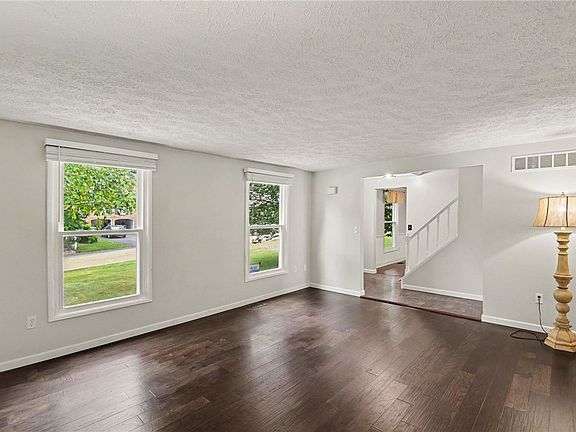 4th image of 149 Briarwood Ln