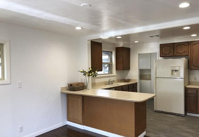 1st image of 5368 S Centinela Ave