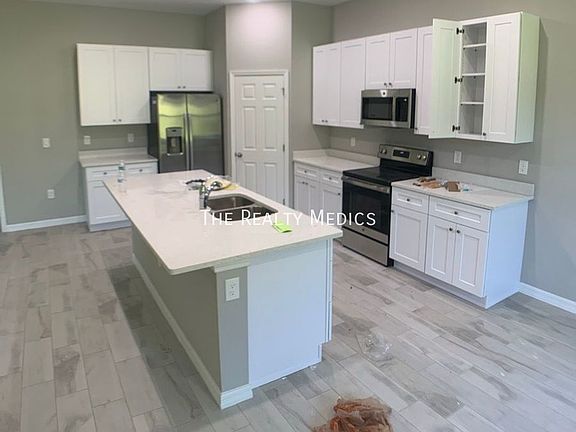 5th image of 111 Hidden Oaks Dr