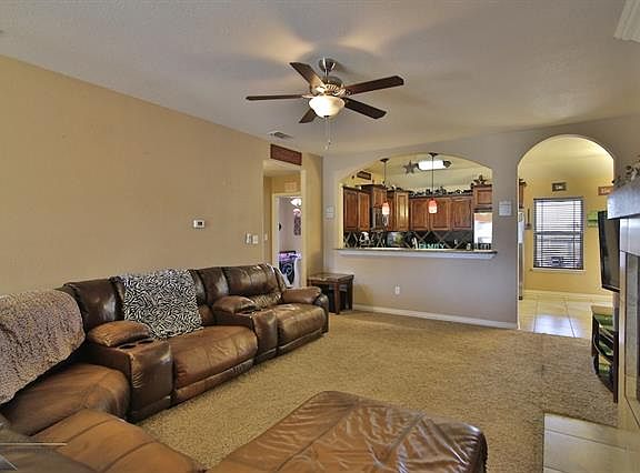 5th image of 210 Sugarberry Ave