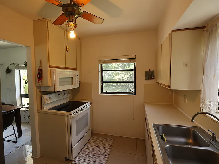5758 SW 27th St — Photo 16