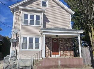 61 Utton Ave Floor 2, Pawtucket, RI 02860