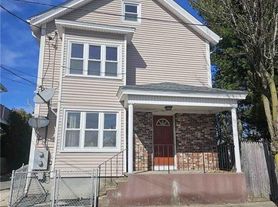 61 Utton Ave, Pawtucket, RI