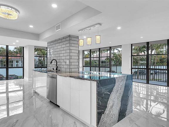 2nd image of 1000 Parkview Drive #210