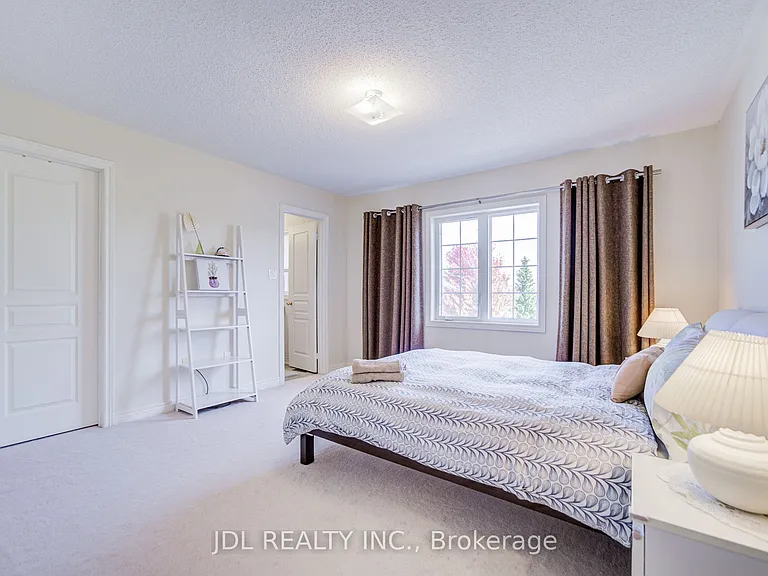 1139 Cenotaph Blvd — Photo 37