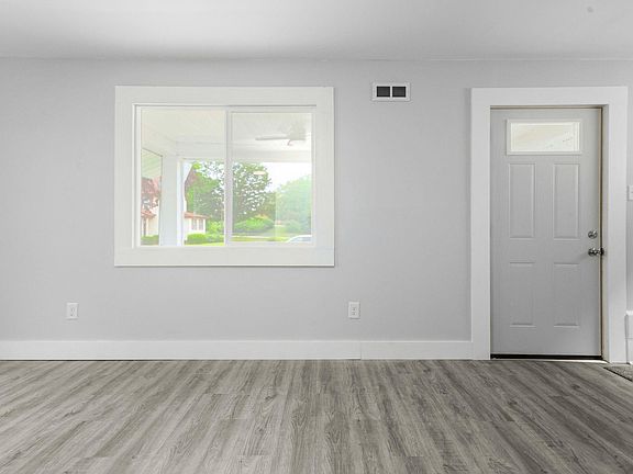 4th image of 1046 Lawndale Ave