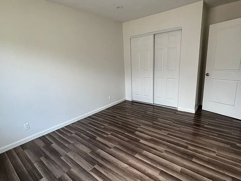4020 Stevely Ave — Photo 13