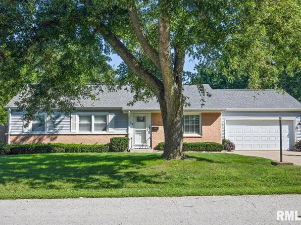 34 Cottonwood Dr, Chatham, IL 62629