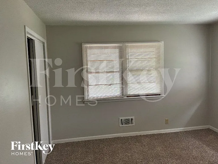 10817 E 19th Ter S — Photo 12
