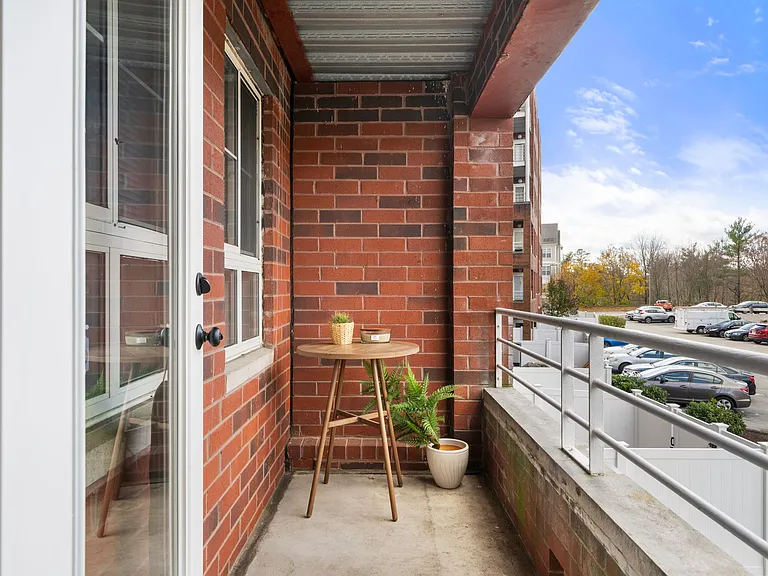 160 Burkhall St #212 — Photo 21