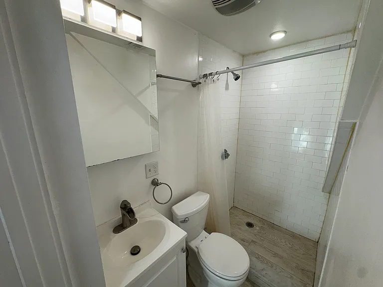 52 Lowell St #3 — Photo 9