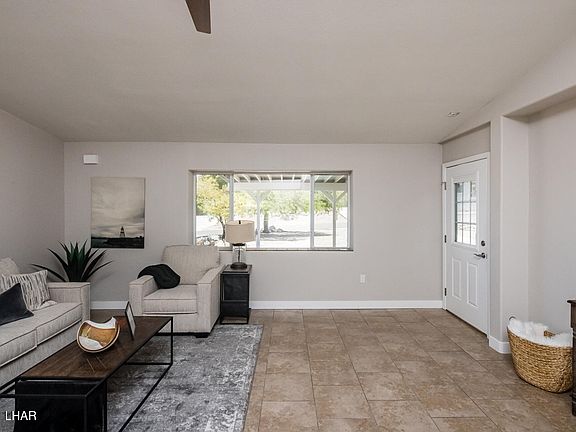 4th image of 2534 Hillview Dr