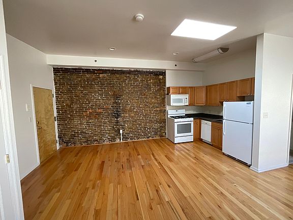 5th image of 1227 Bainbridge St #3C