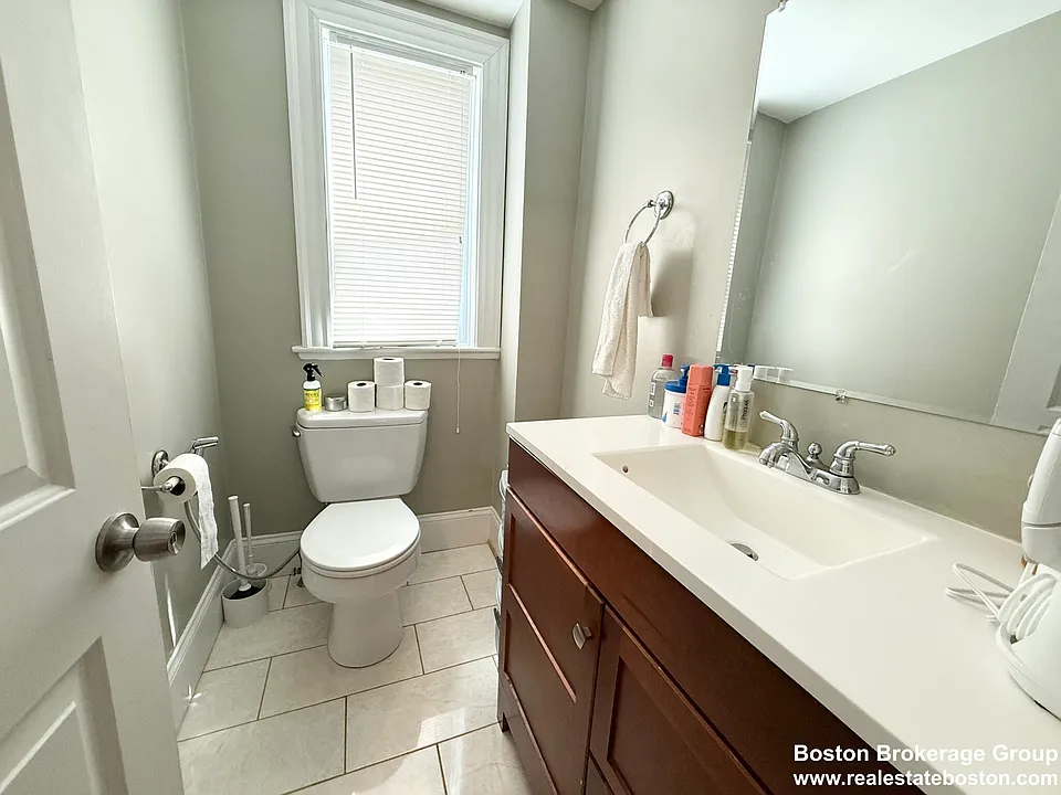 81 Florence St #2