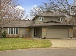 4556 Ridgeview Dr, Eagan, MN 55123