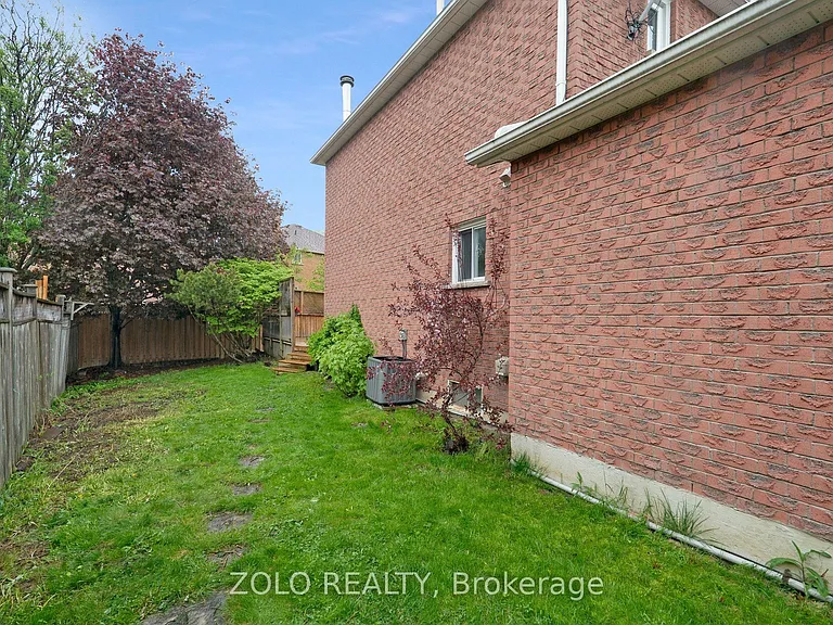272 Elman Cres — Photo 30