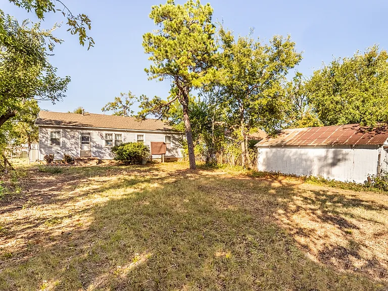 1216 E Campbell St — Photo 11