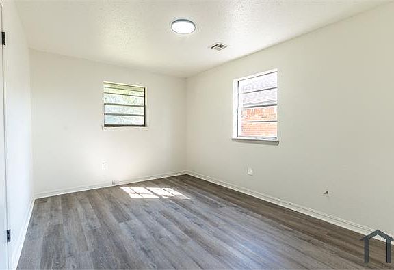 5th image of 1528 N Janeway Ave