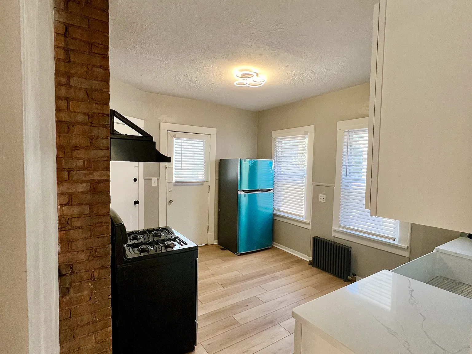 2 bed, 1054 sqft, $1,695 — Photo 2