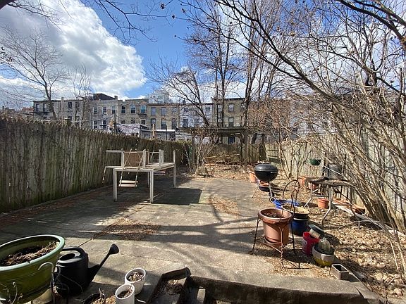 3rd image of 364 Clermont Ave #1
