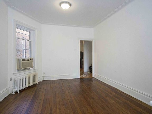 5th image of 59 Hopkins Ave APT 3L