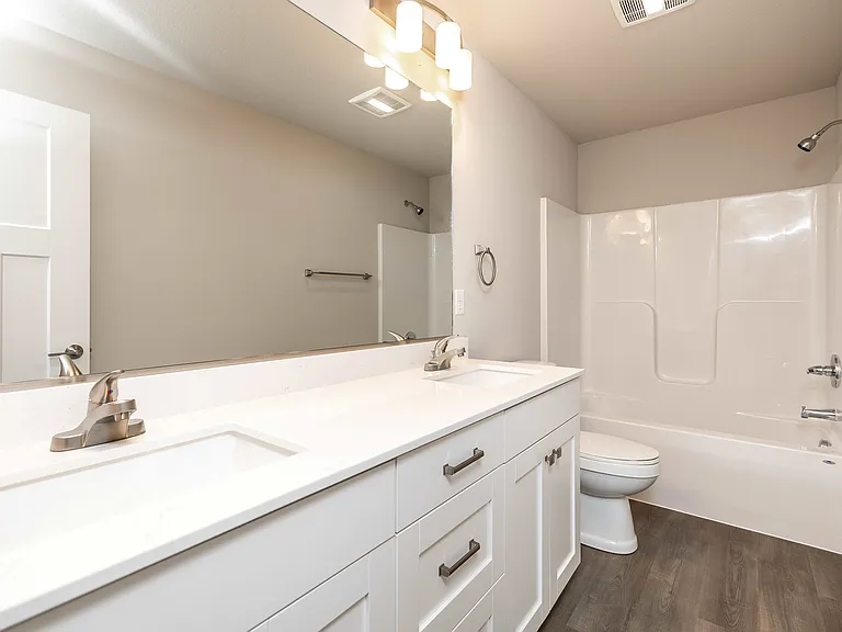 James Point Luxury Townhomes — Photo 6