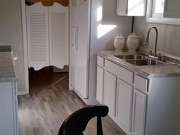 5th image of 107 Sue Lee Dr
