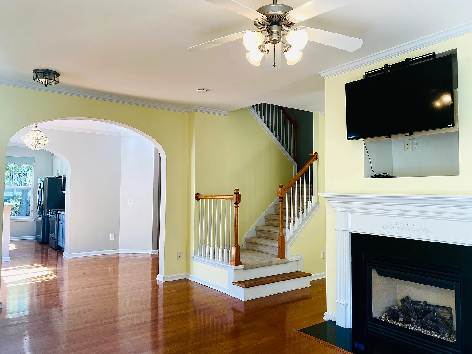 3 bed, 2.5 bath, 1816 sqft, $2,000 — Photo 4