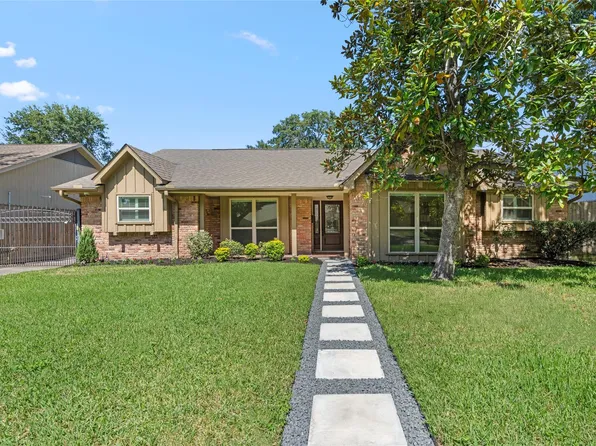 5834 Braesheather Dr, Houston, TX 77096