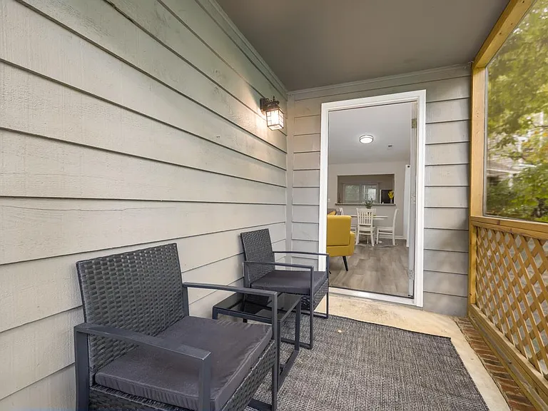 144 Lake Hollow Cir — Photo 21