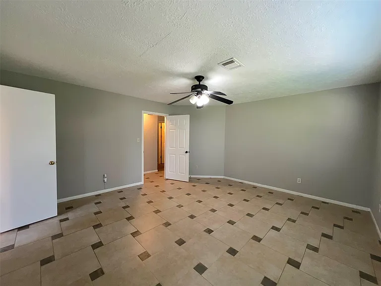 9510 Strawgrass Dr — Photo 11