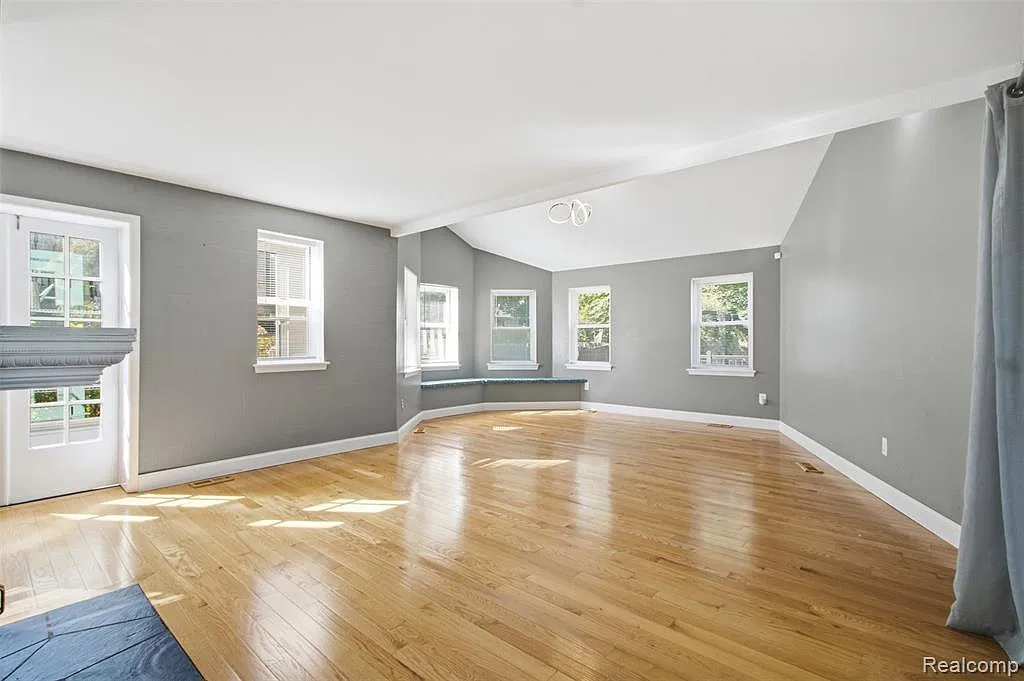 3 bed, 2.5 bath, 2333 sqft, $2,700 — Photo 3