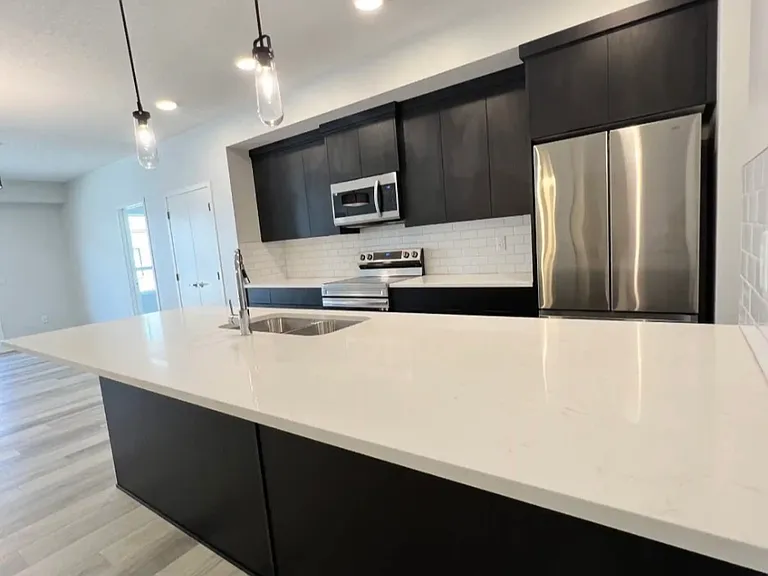 42 Cranbrook Gdns SE #1101 — Photo 2