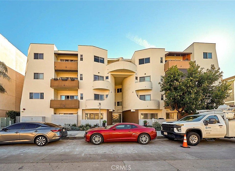 1st image of 5016 Bakman Ave #413
