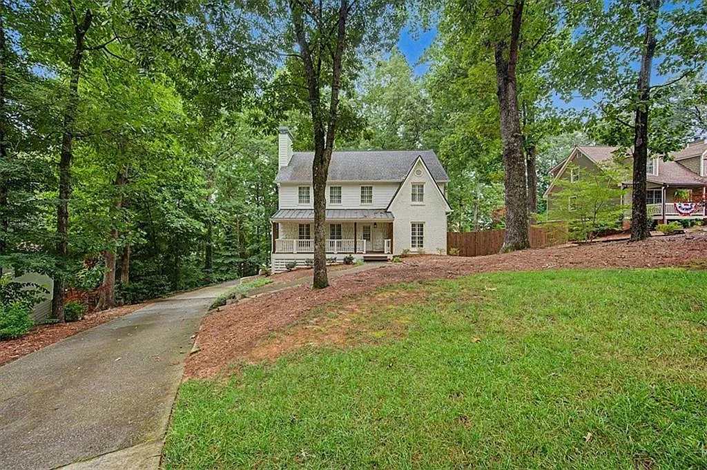 4 bed, 2.5 bath, 2878 sqft, $4,100 — Photo 2