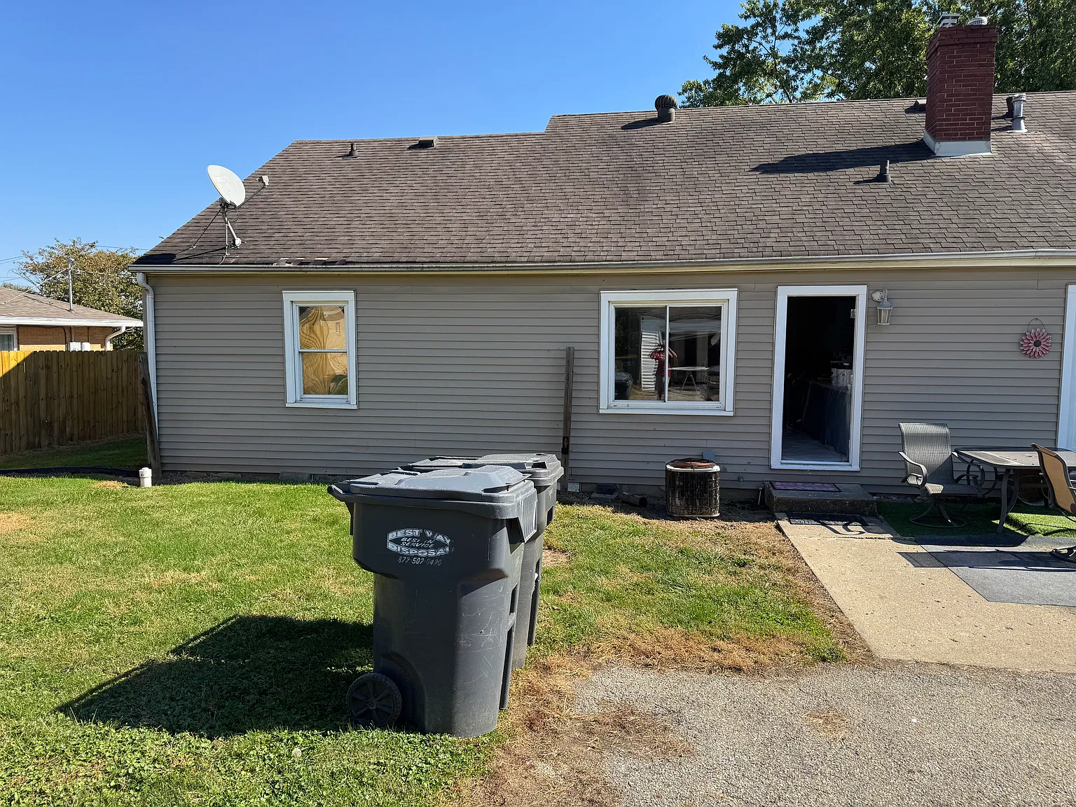2 bed, 1300 sqft, $925 — Photo 2
