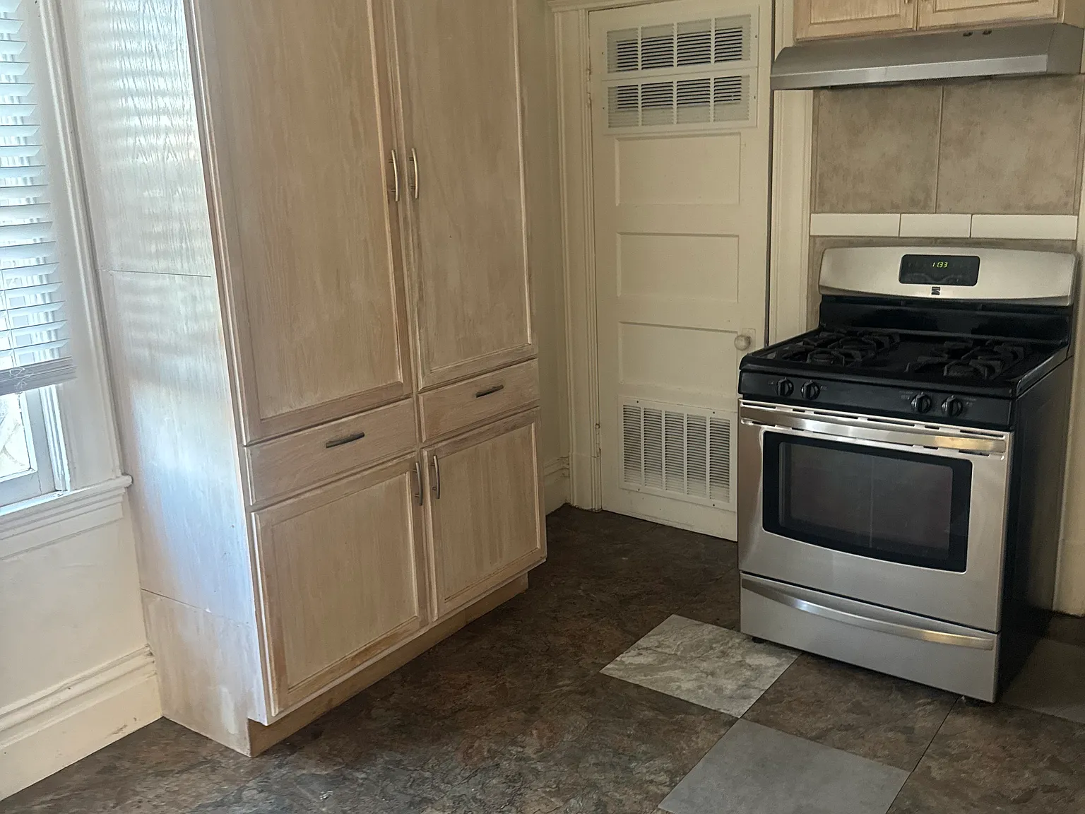 2 bed, $2,350 — Photo 4