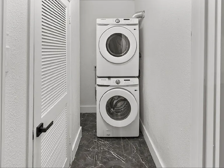 4303 Dacca Dr — Photo 2